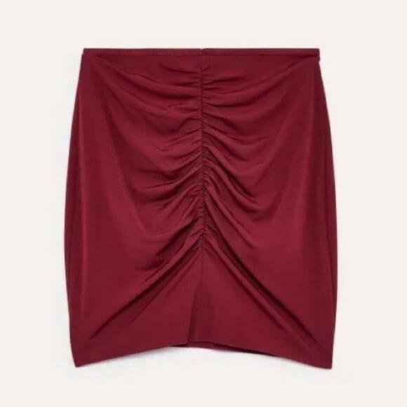 NWT Aritzia Talula Ruched Cordovan Mini Skirt Small - Picture 1 of 16